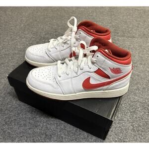 NEW Nike Air Jordan 1 Mid SE (GS) White Lobster Dune Red 6.5 Y / 8 Women’s Shoes